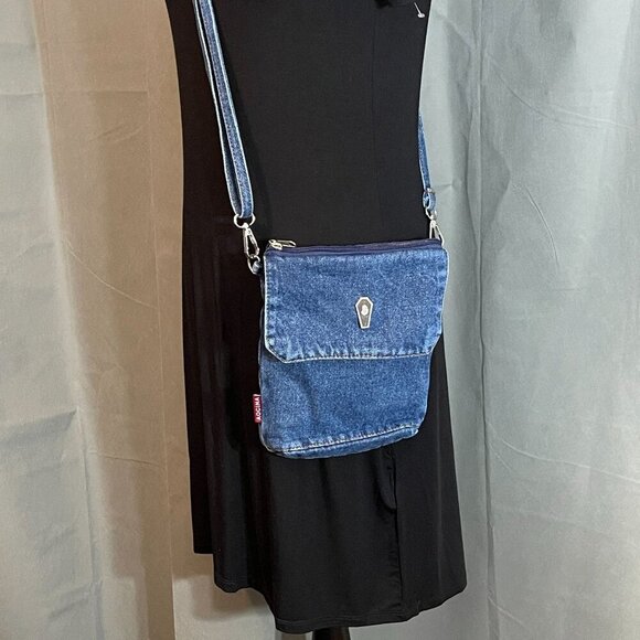 Disney Ursula Trading Pin Hidden Mickey Little Mermaid Villain Coffin Lapel Pin - Picture 8 of 10